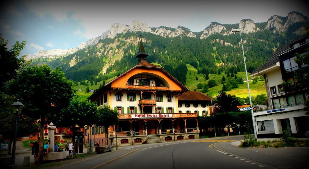 Hotel Kurhaus Флюли Экстерьер фото